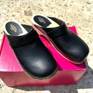 Swedish Hasbeens ‘ Swedish Husband’ Black Leather clogs